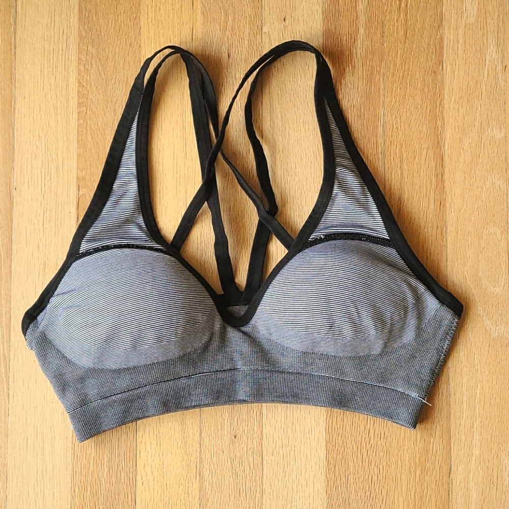 VS's PINK Sports Bra